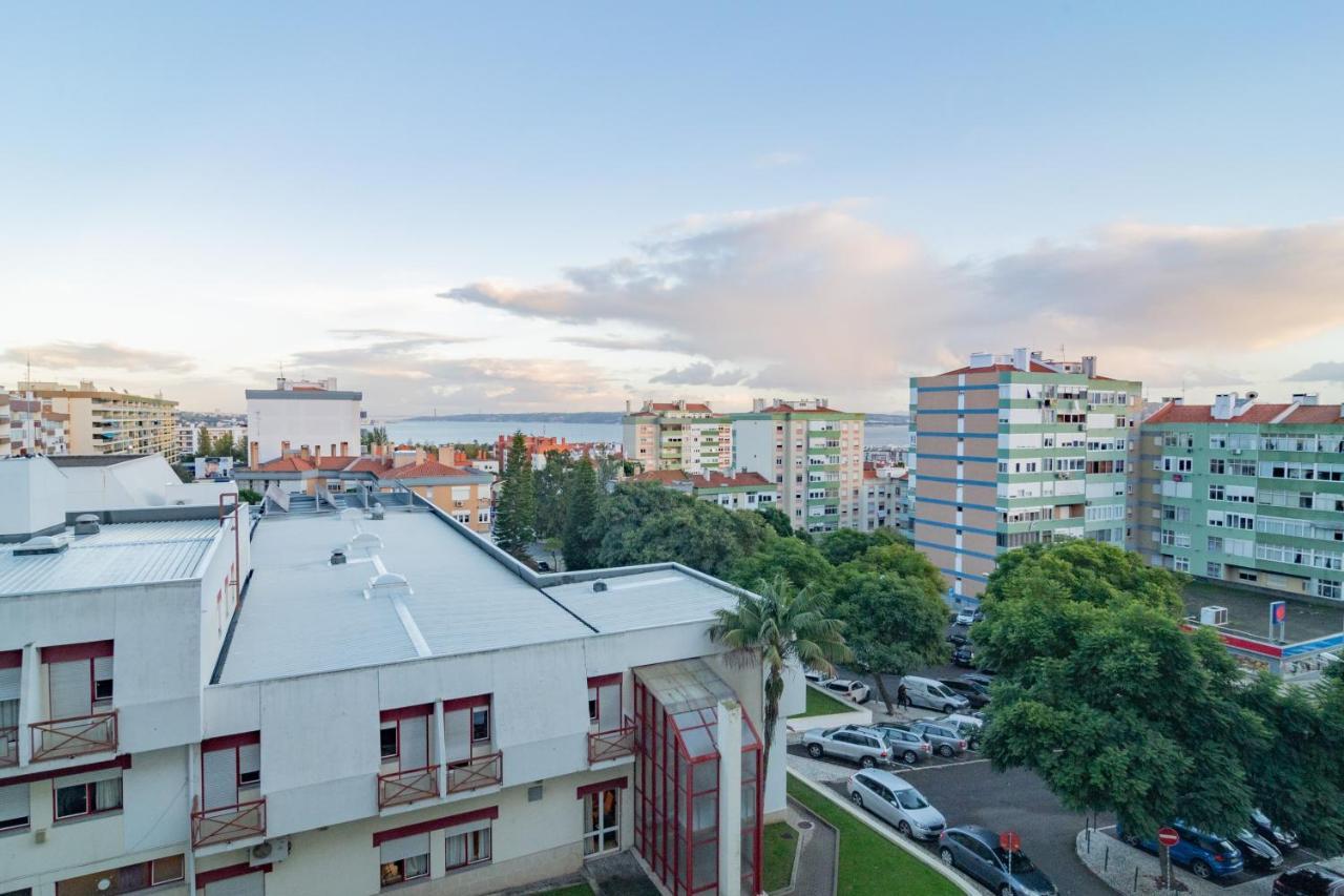 Stylish Apartment W/ River View By Lovelystay Oeiras Exterior foto