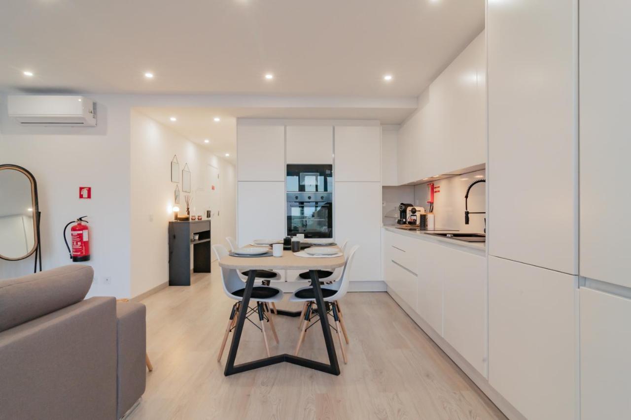 Stylish Apartment W/ River View By Lovelystay Oeiras Exterior foto